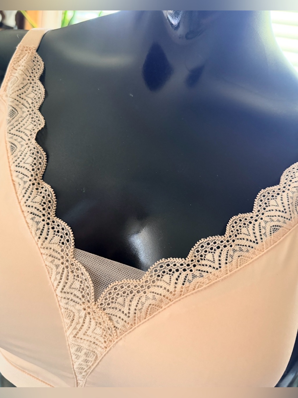 Women's Lace Trim V-Neck Camisole Bralette - Nude
